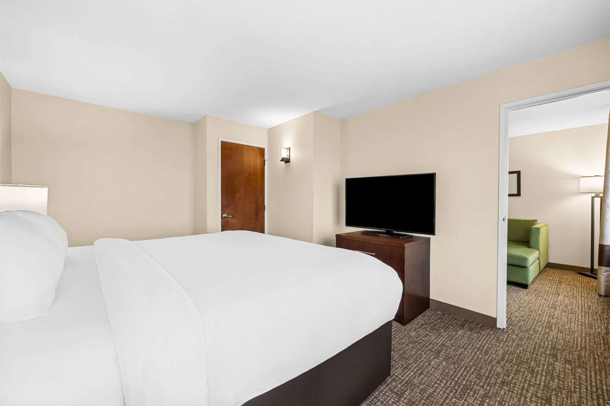 Comfort Inn & Suites Pueblo Exterior foto